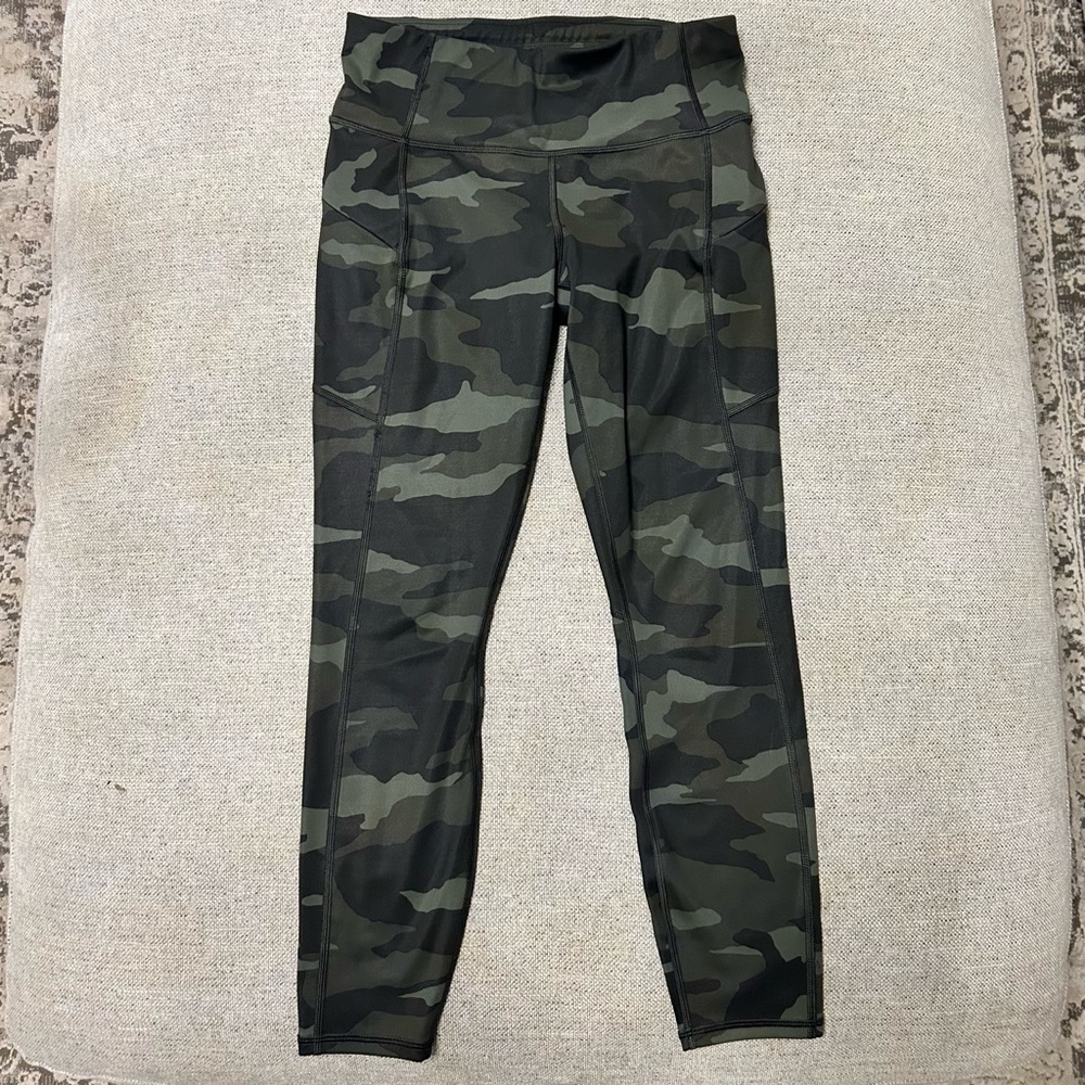 Athleta Camo Contender 7/8 Tight